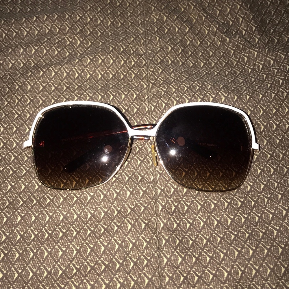 Steve Madden Oversized Sunglasses